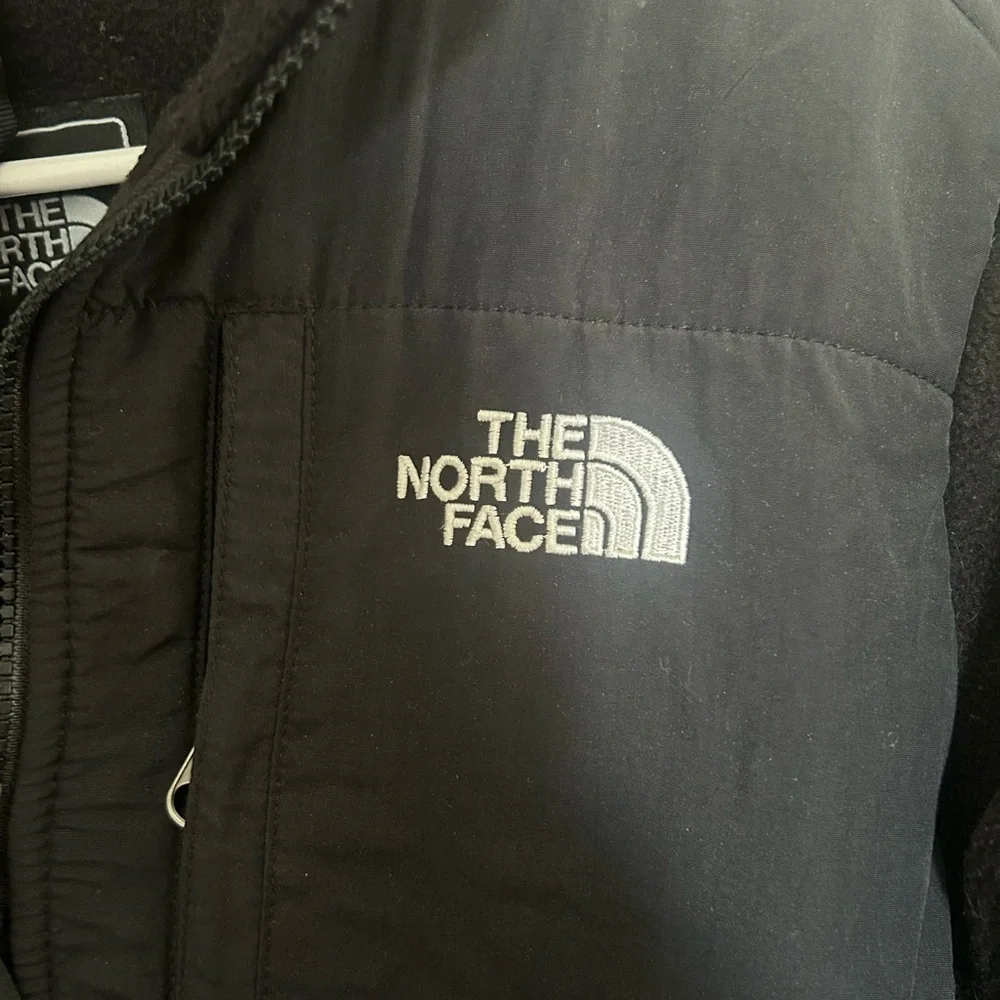 The North Face Women’s Black Denali Fleece Jacket | Size Small - Picture 3 of 4